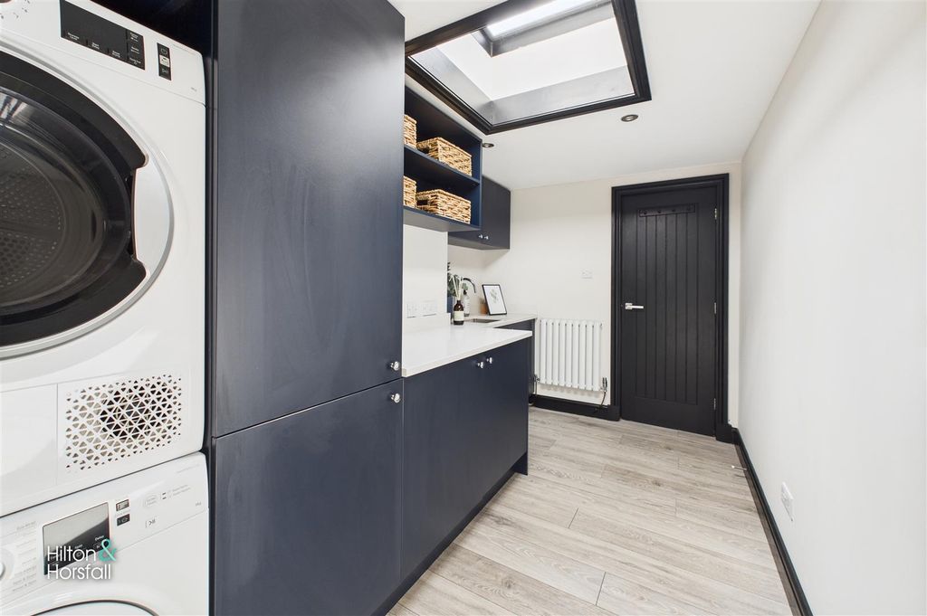 Property photo 3 of 69 Ing Dene Avenue