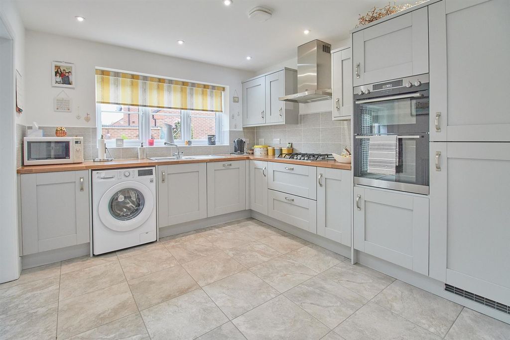 Property photo 3 of 14 Fitted Breakfast Kitchen To Rear
