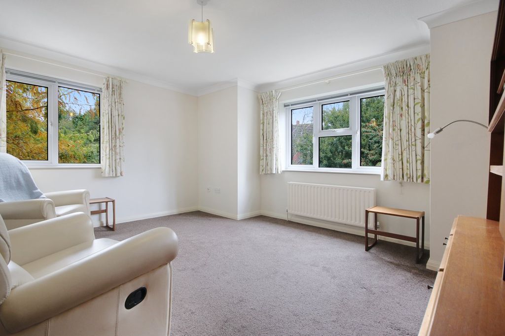 Additional image 5 of 2 bed flat for saleGodstone Road, Lingfield RH7