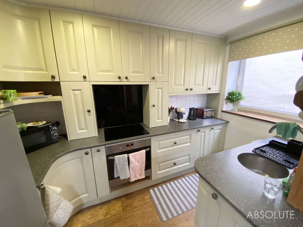 Property photo 3 of 16 Kitchen