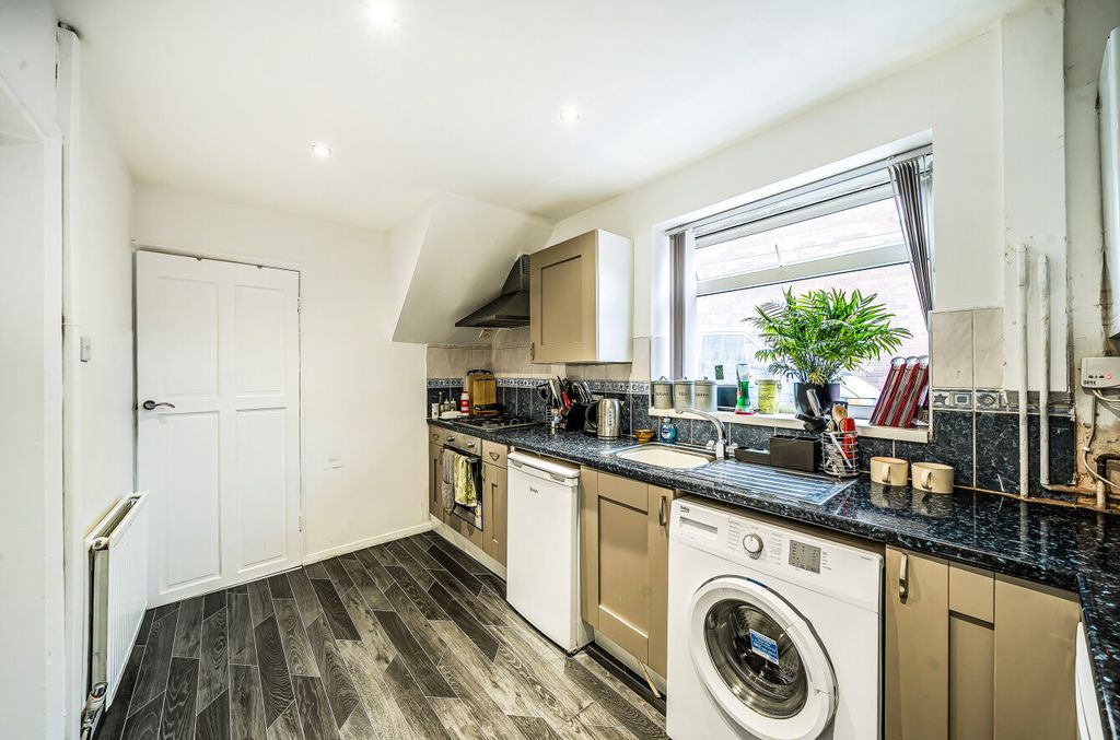 Property photo 3 of 12 1361616-9-68De9Da...