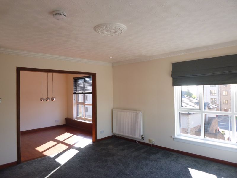 Property photo 3 of 18 Lounge