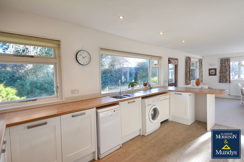 Property photo 3 of 19 Kitchen