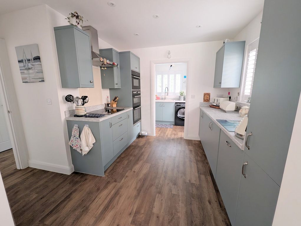 Property photo 2 of 19 Kitchen
