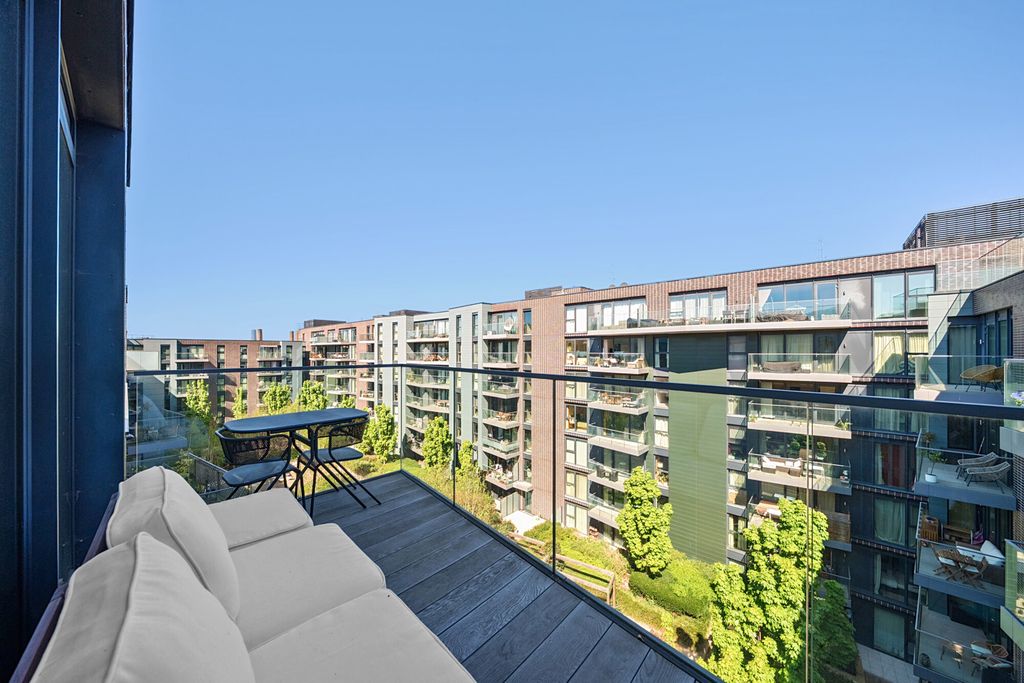 Property photo 3 of 14 Balcony