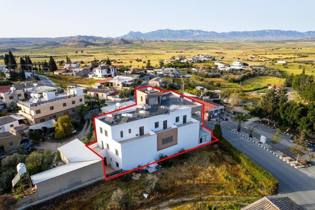 Property photo 2 of 40