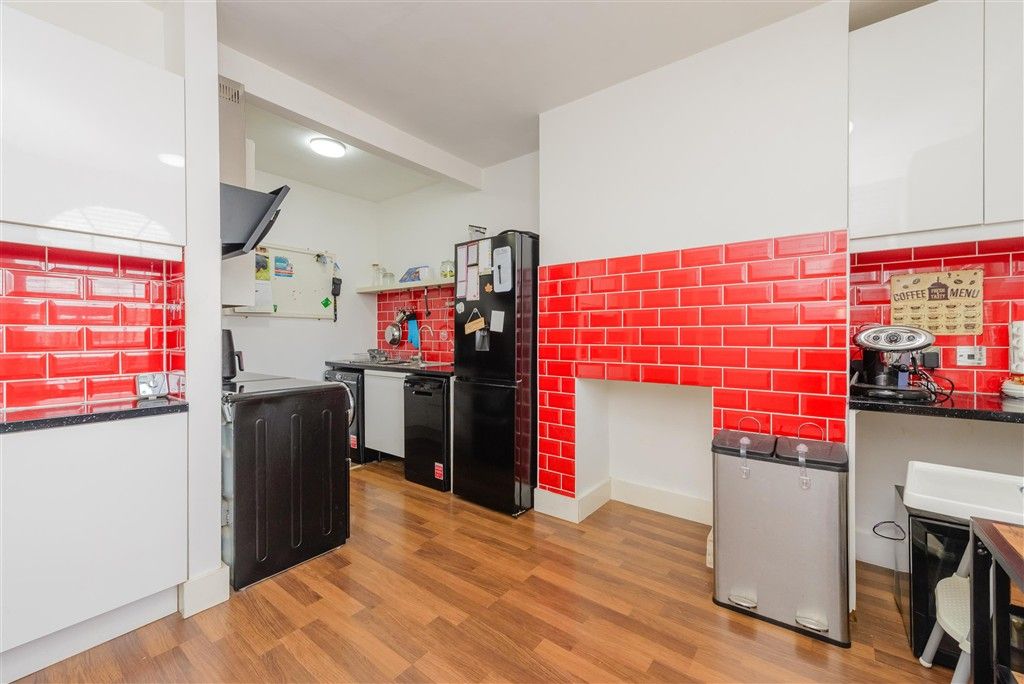 Property photo 2 of 10 Kitchen