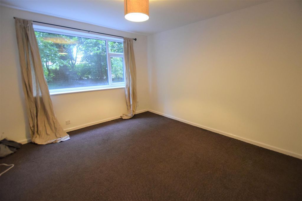 Property photo 2 of 5 Livingroom