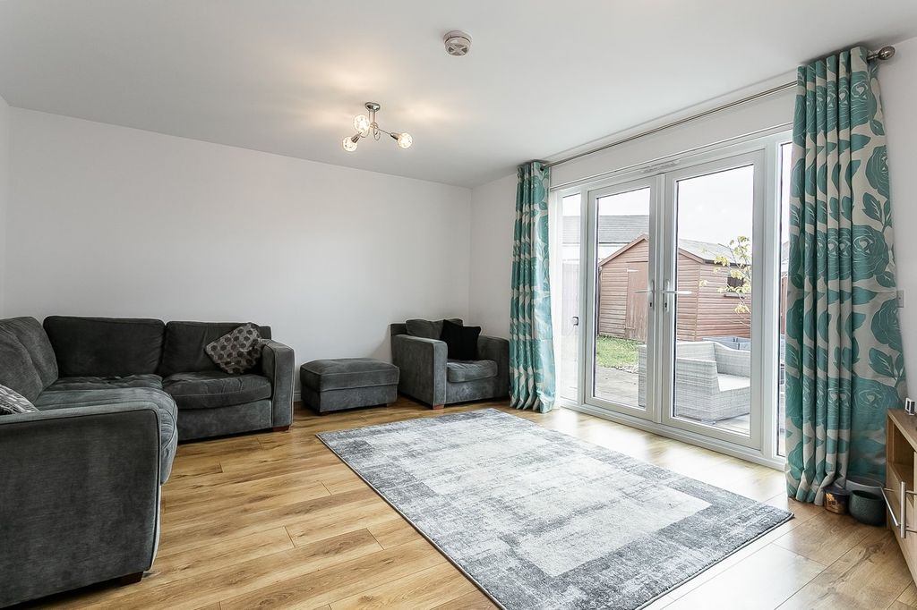 Property photo 2 of 26