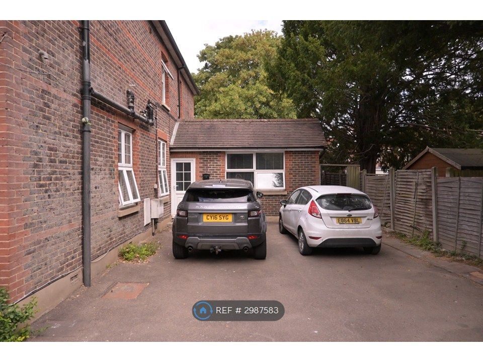 Property photo 1 of 11 Private Main Entrance, Parking And Side Entrance
