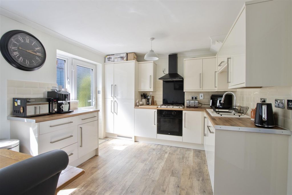 Property photo 2 of 19 Kitchen/Diner