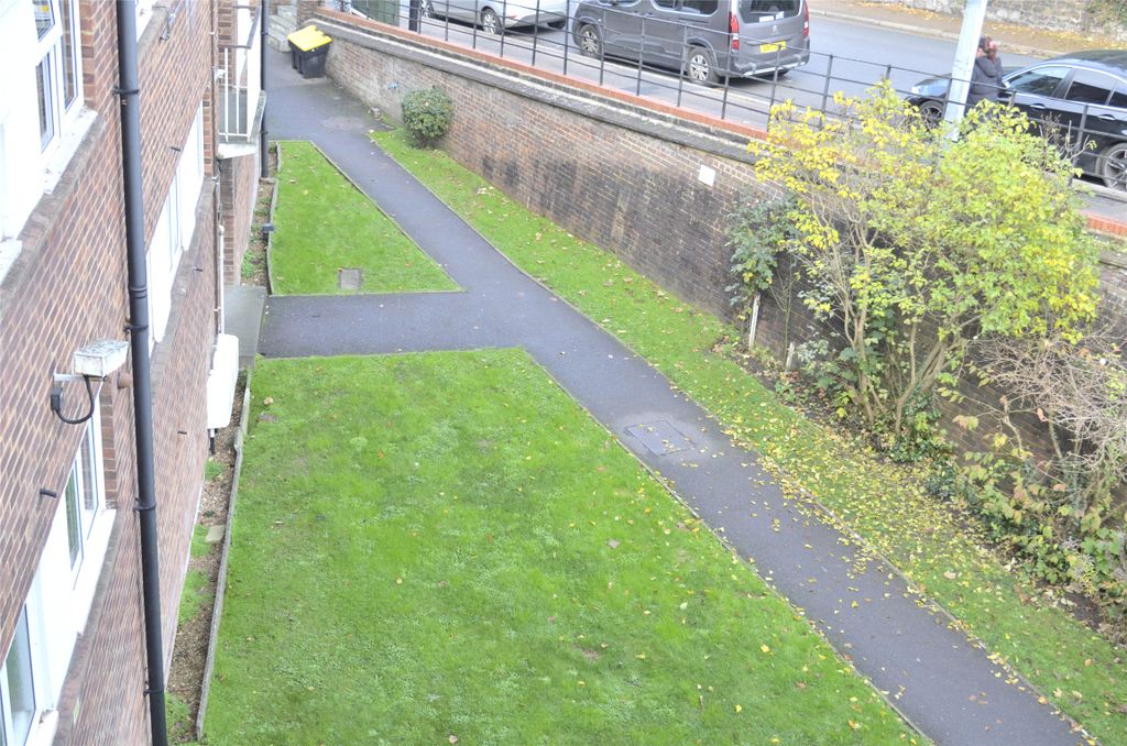 Property photo 2 of 16 Picture No. 01