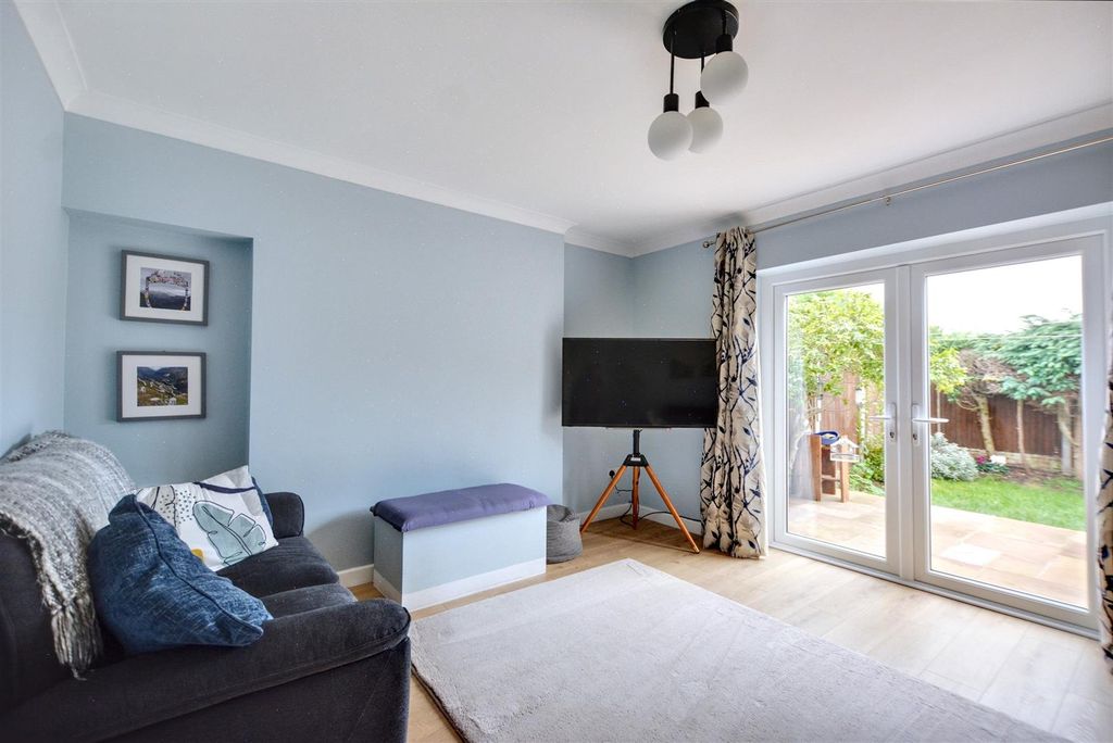 Property photo 2 of 25 Lounge_1.Jpeg