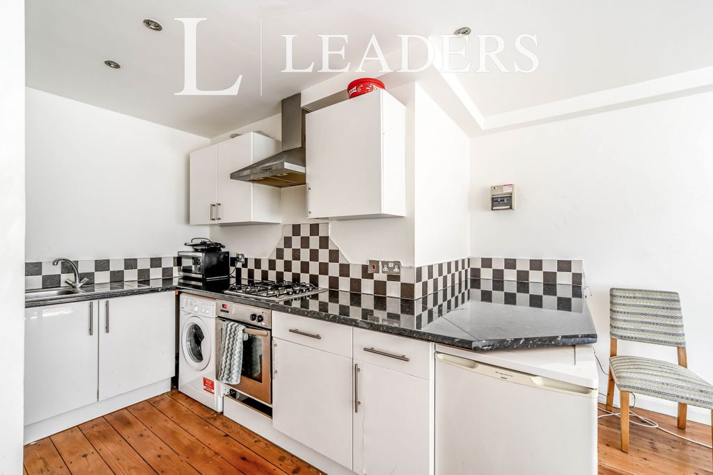 Property photo 1 of 7 97B High Street (3)
