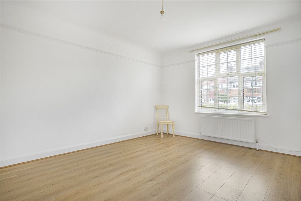 Property photo 3 of 15 Picture No. 10