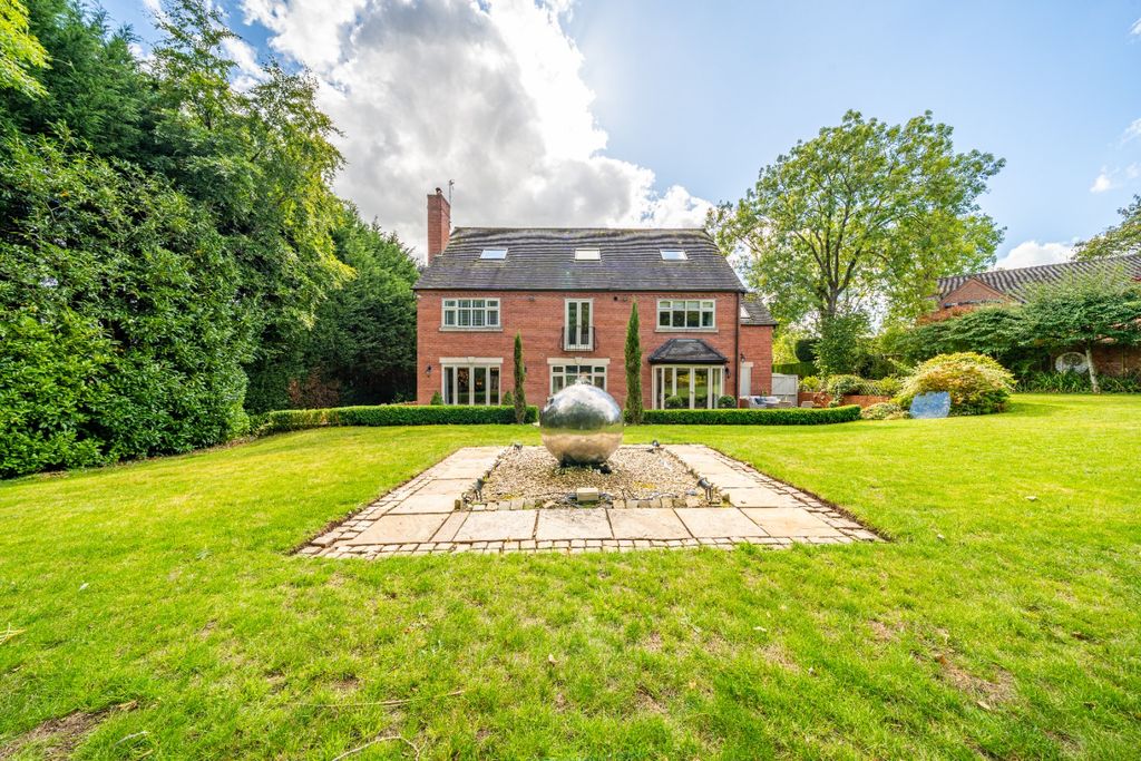 Property photo 1 of 32 5035702