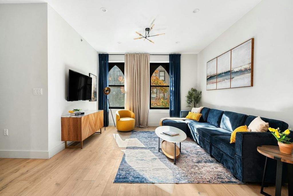 Property photo 2 of 12 <Alttext/>
