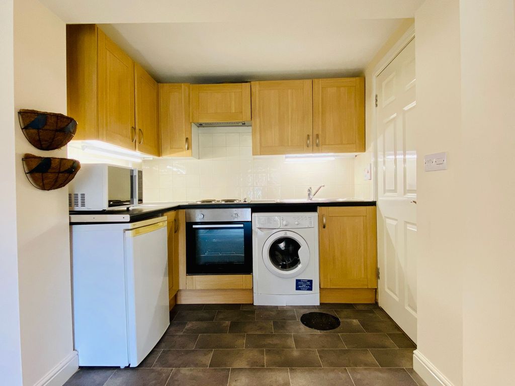 Property photo 2 of 6 Kitchen