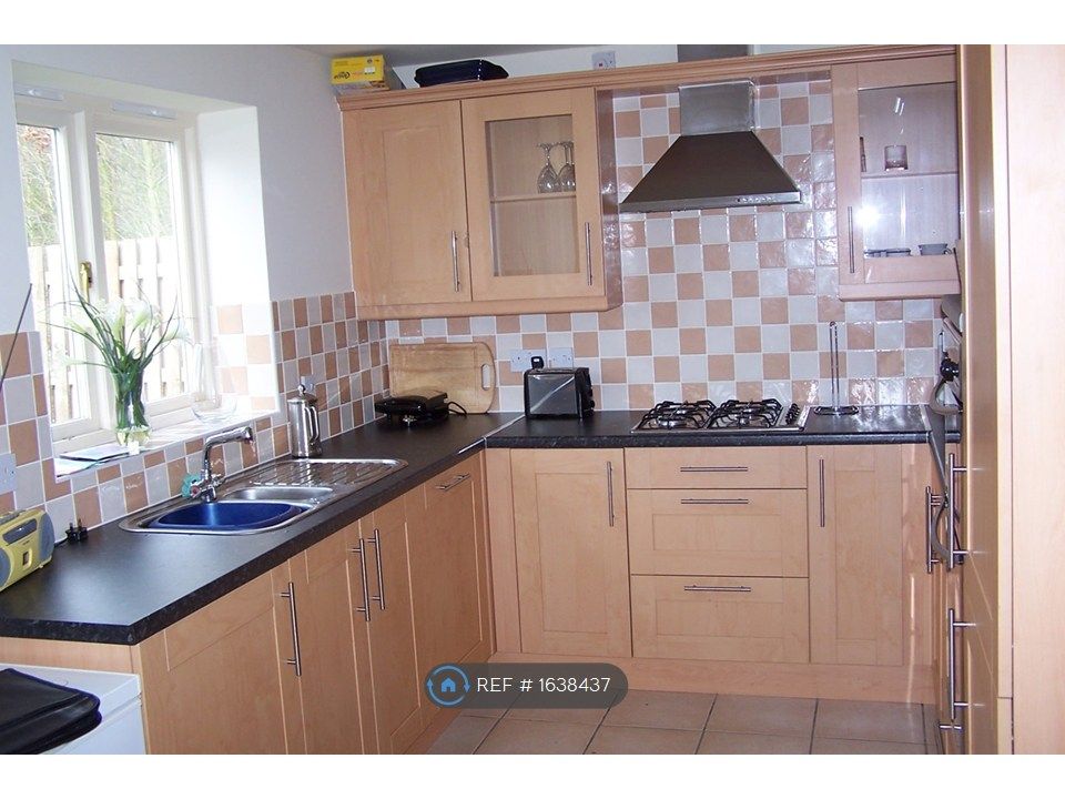 Property photo 2 of 8 Kitchen