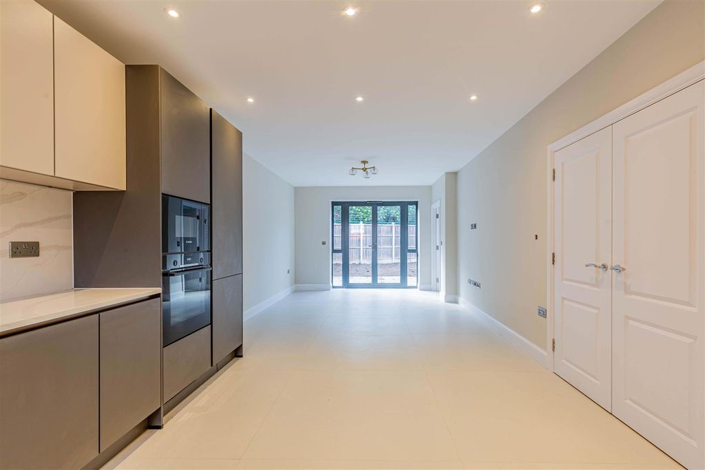 Property photo 2 of 13 CC1A5460-Hdr.Jpg