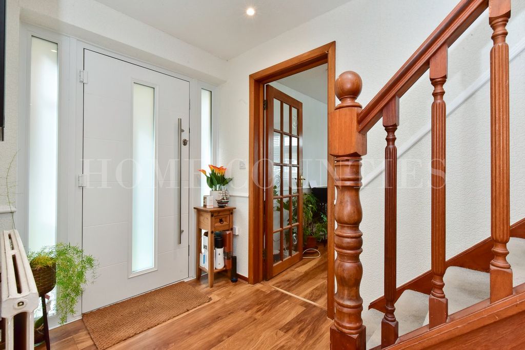 Property photo 2 of 27