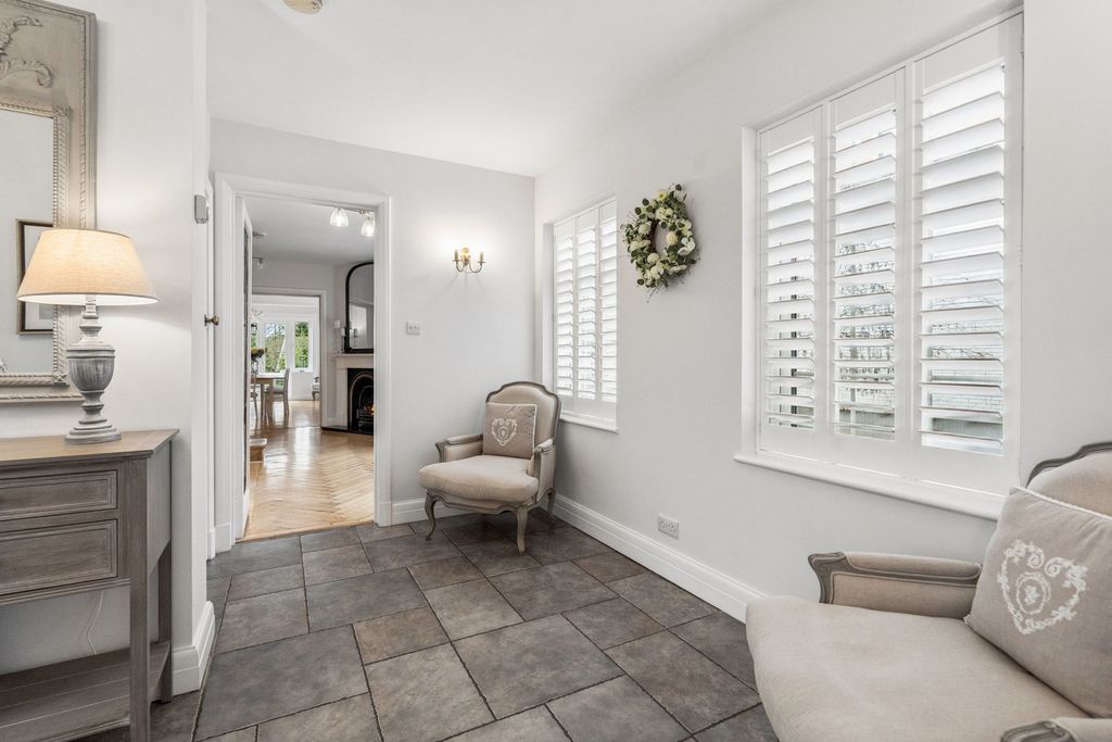 Property photo 2 of 23