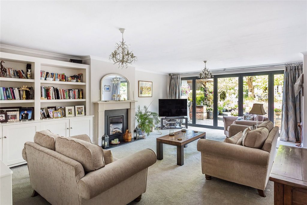 Property photo 3 of 19 Sitting Room