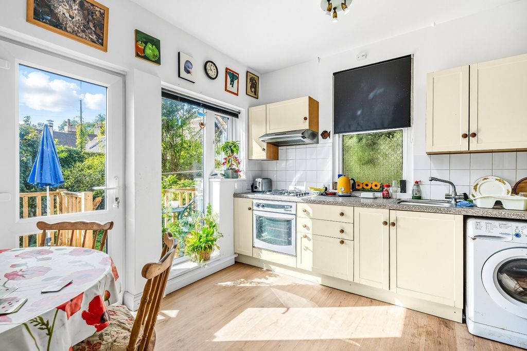 Property photo 2 of 15 4518321