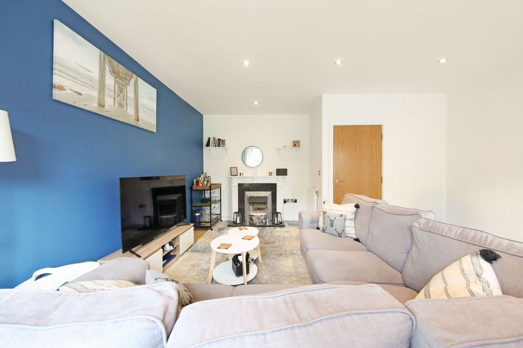 Property photo 2 of 14 10, Garratt Close, Thornton Heath - Rm2Zufnydistejtd6Uyg