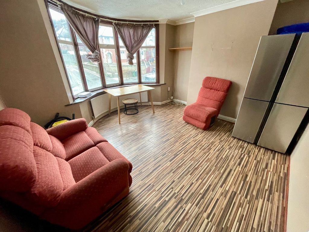 Property photo 2 of 9 4796982