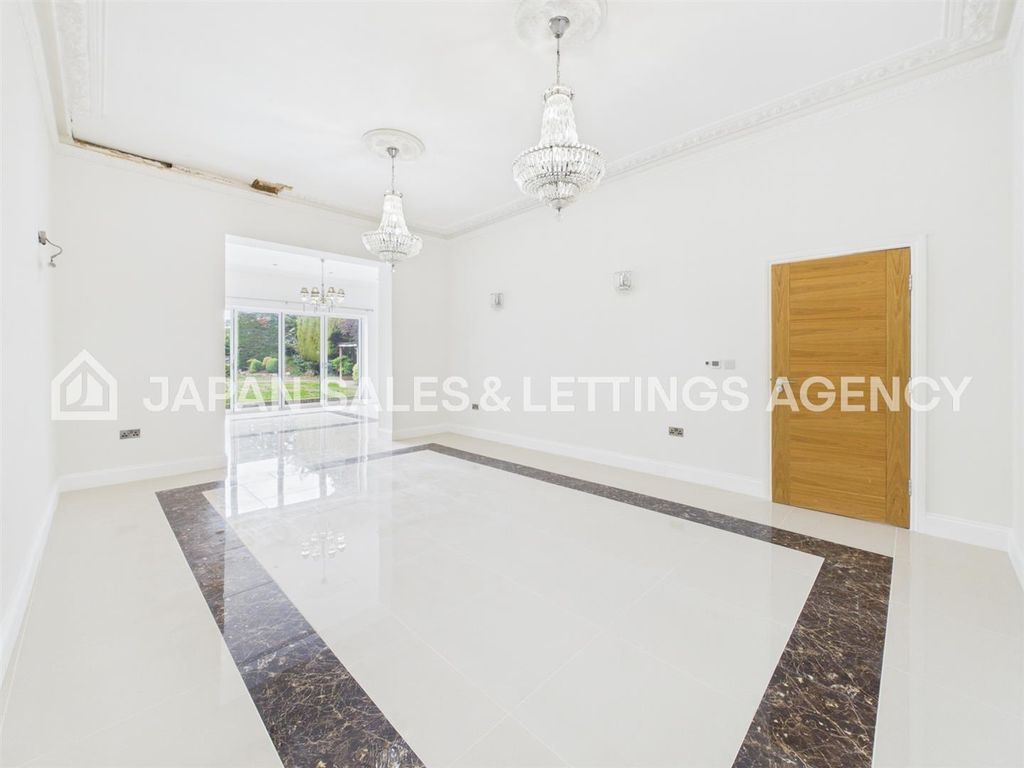 Property photo 3 of 30 Cam04401G0-Pr0165-Still006.Jpg