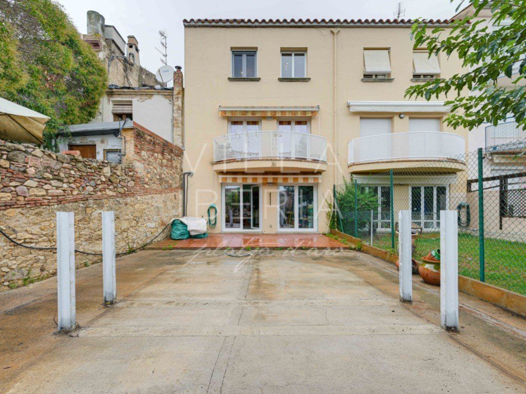 Property photo 1 of 40 Townhouse With Garden And Terraces In The Centre Of Calonge