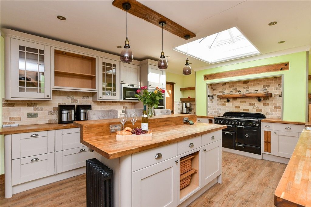 Property photo 3 of 27 Kitchen
