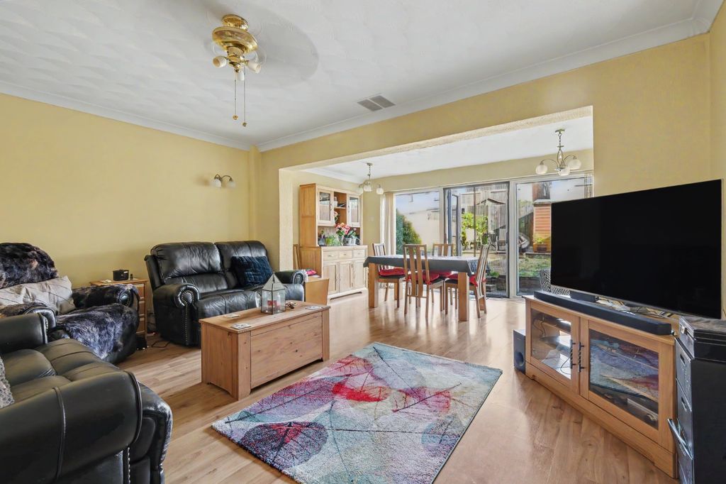 Property photo 2 of 16 5388513