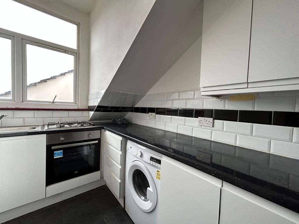 Property photo 1 of 7 Three Bedroom Flat To Rent On King Street