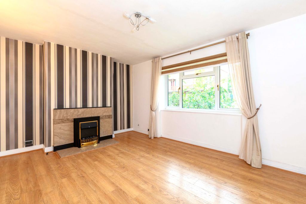 Property photo 3 of 15 1 Marlborough House-14