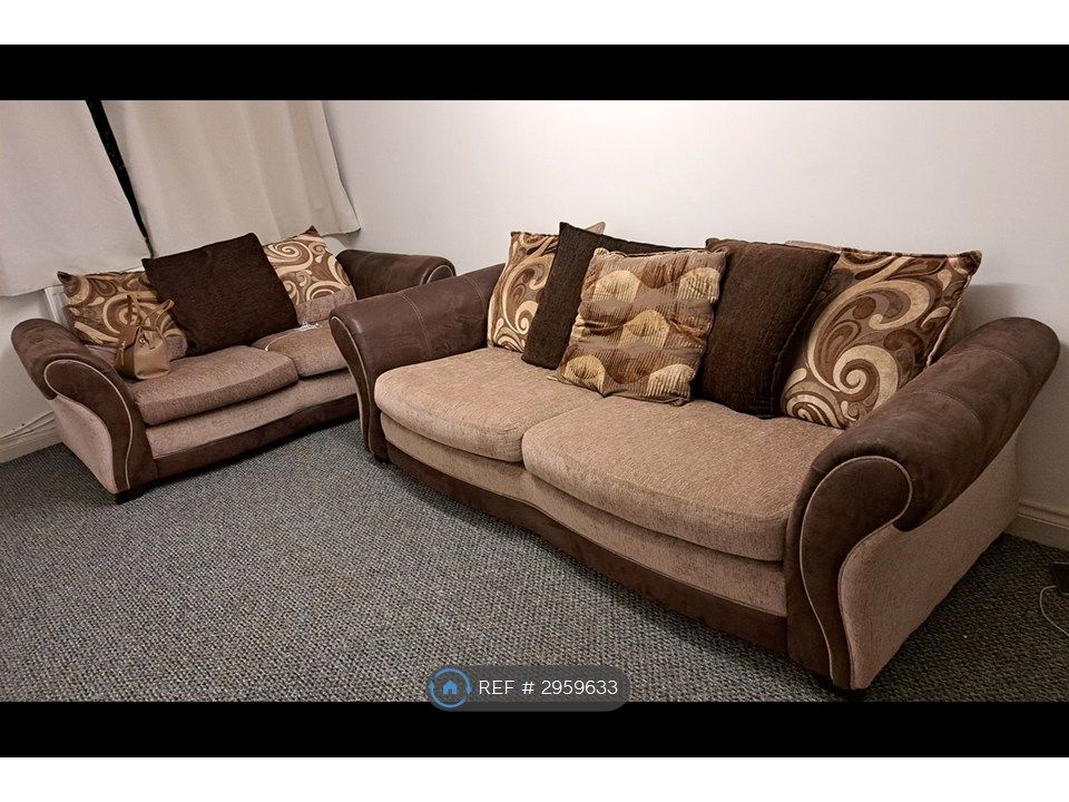 Property photo 3 of 15 Lounge