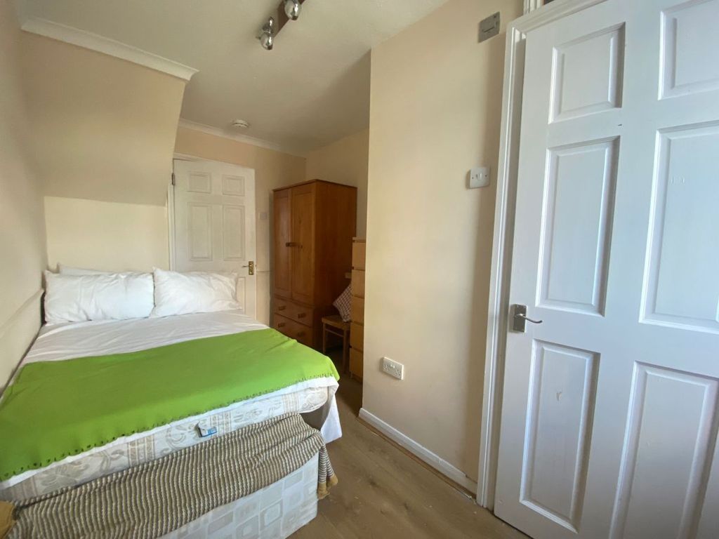 Property photo 1 of 2