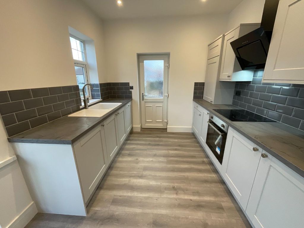 Property photo 3 of 15 Kitchen/Dining Room