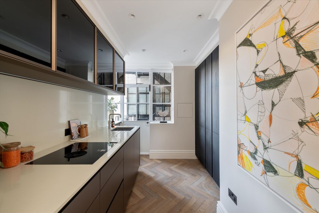 Property photo 3 of 10 Image