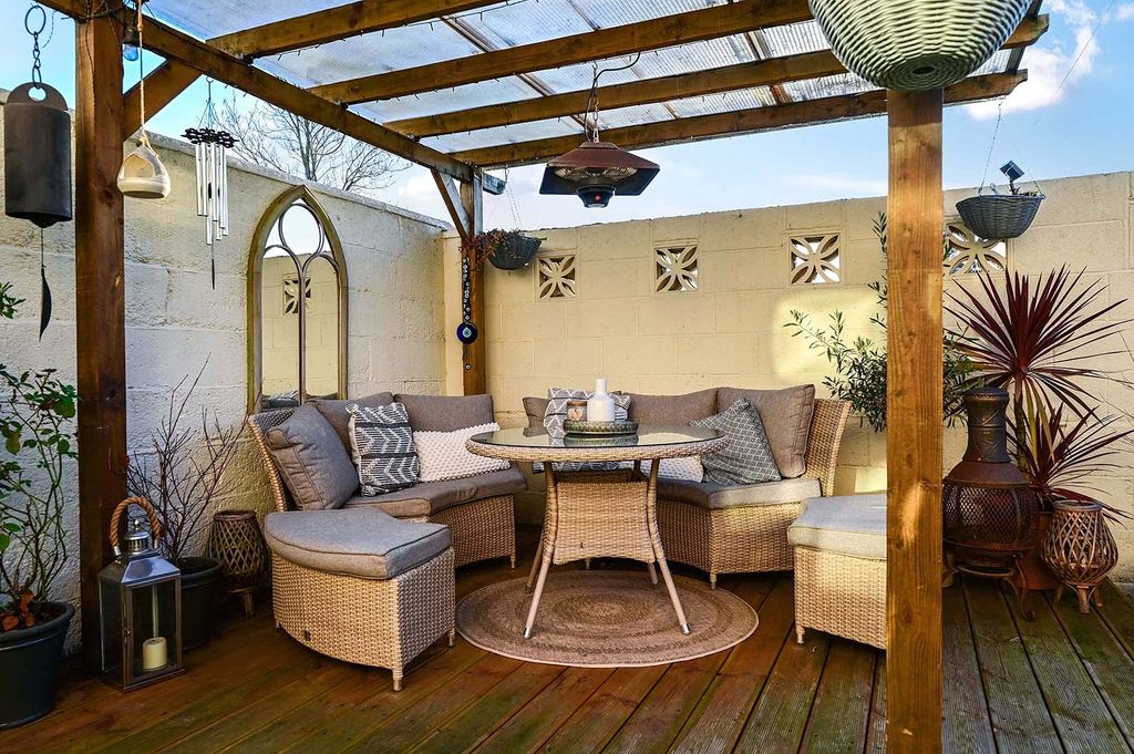 Property photo 3 of 17 Picture No. 15