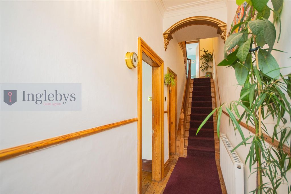 Property photo 2 of 27