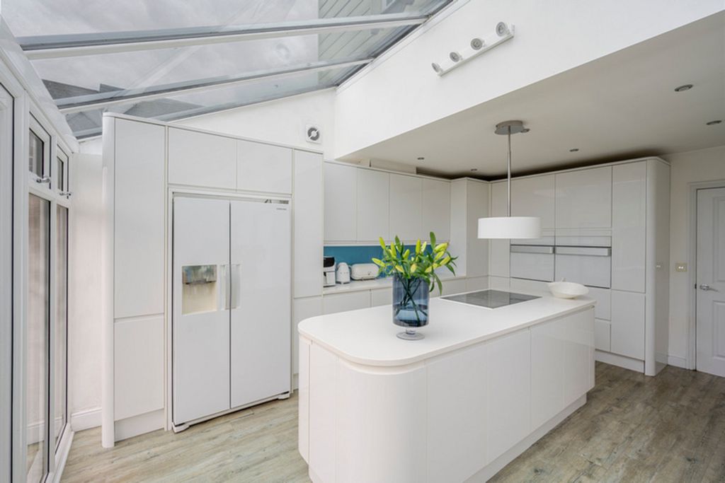 Property photo 3 of 37