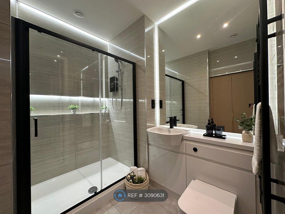 Property photo 2 of 8 Bathroom Of Showflat