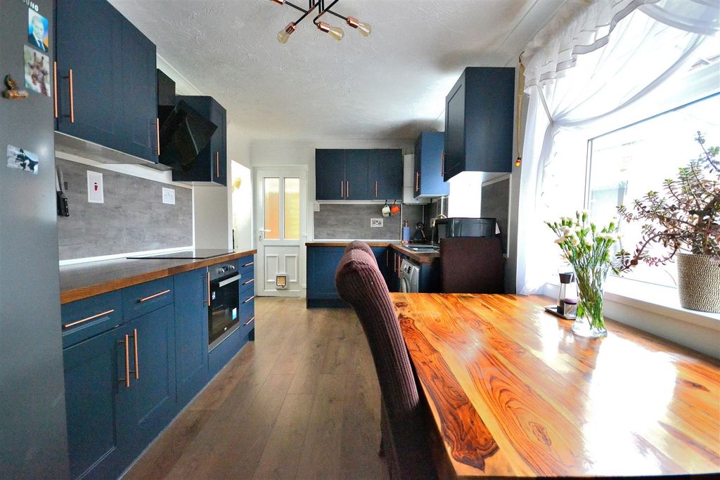 Property photo 2 of 18 Kitchen/ Dining Room