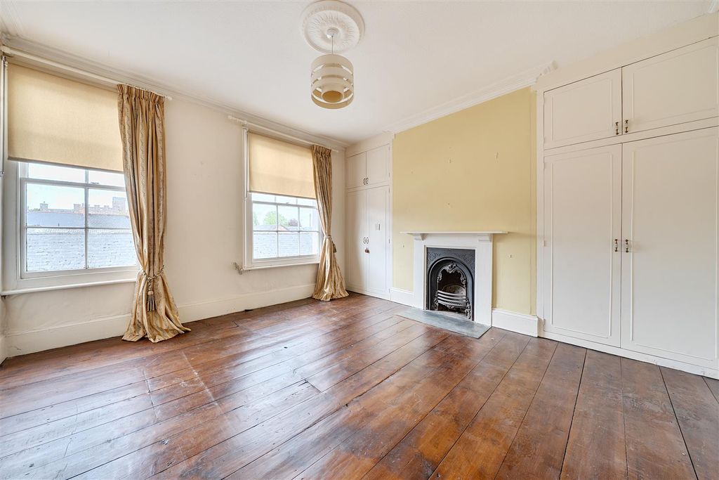 Property photo 2 of 16
