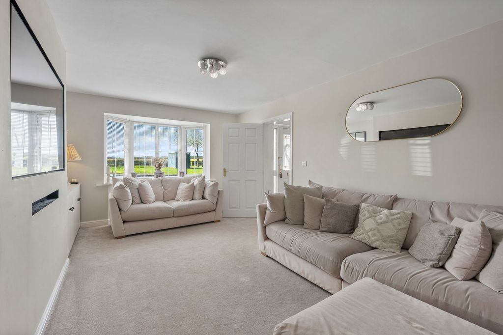 Property photo 2 of 42