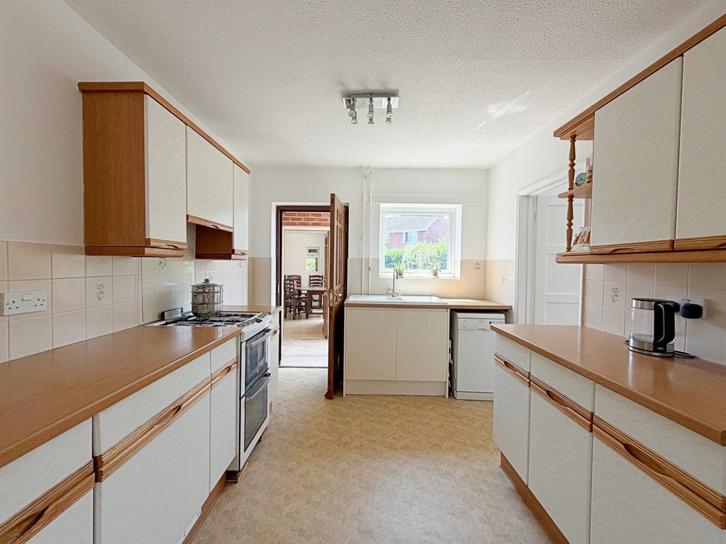 Property photo 3 of 15 Kitchen