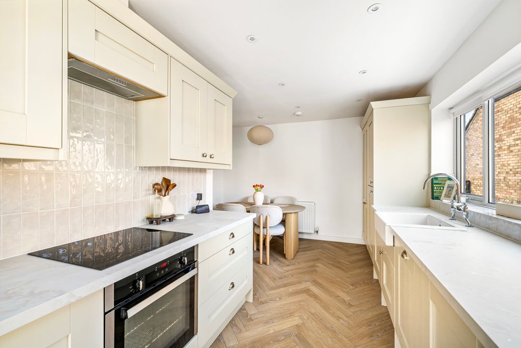 Property photo 3 of 19 16