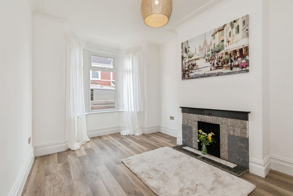 Property photo 2 of 19 Pbox-Img.Jpg